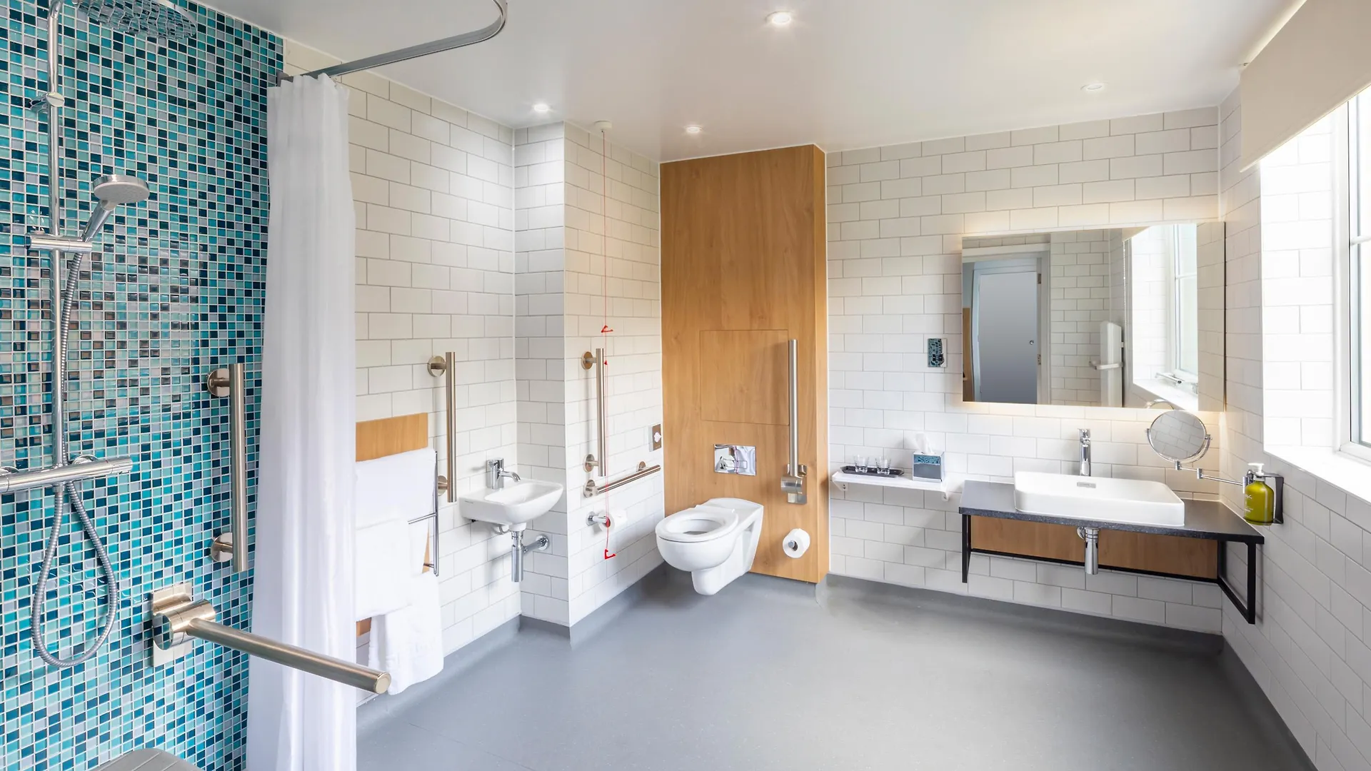 Holiday Inn Gloucester - Cheltenham By Ihg Hotel