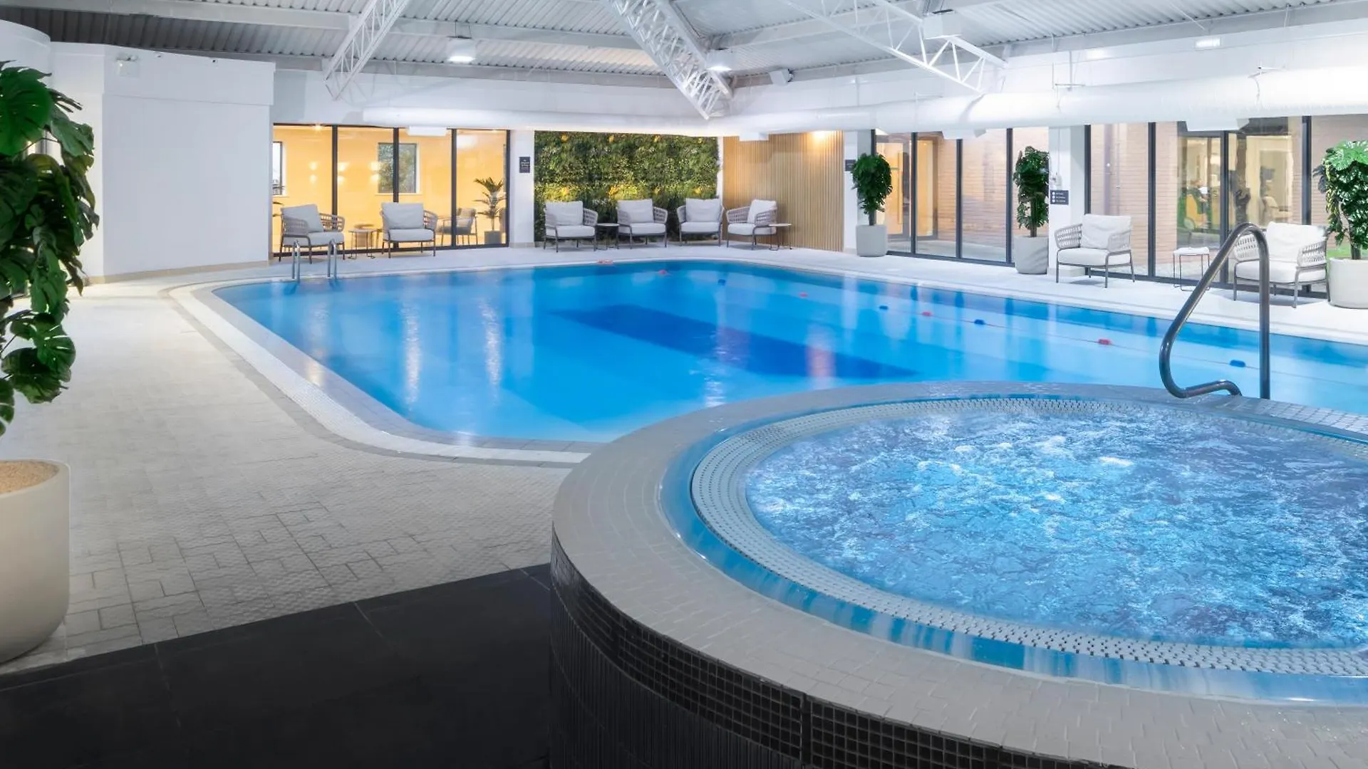 Holiday Inn Gloucester - Cheltenham By Ihg 4*,
