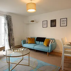 K Suites - Longhorn Avenue Apartment