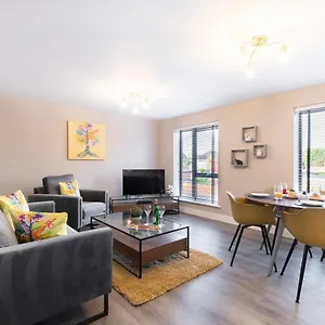 Elliot Oliver - Luxurious Two Bedroom With Parking Apartment